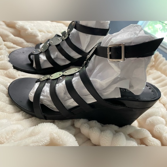 BCB Girls Dressy Black Shoes, size 8. - Picture 7 of 11